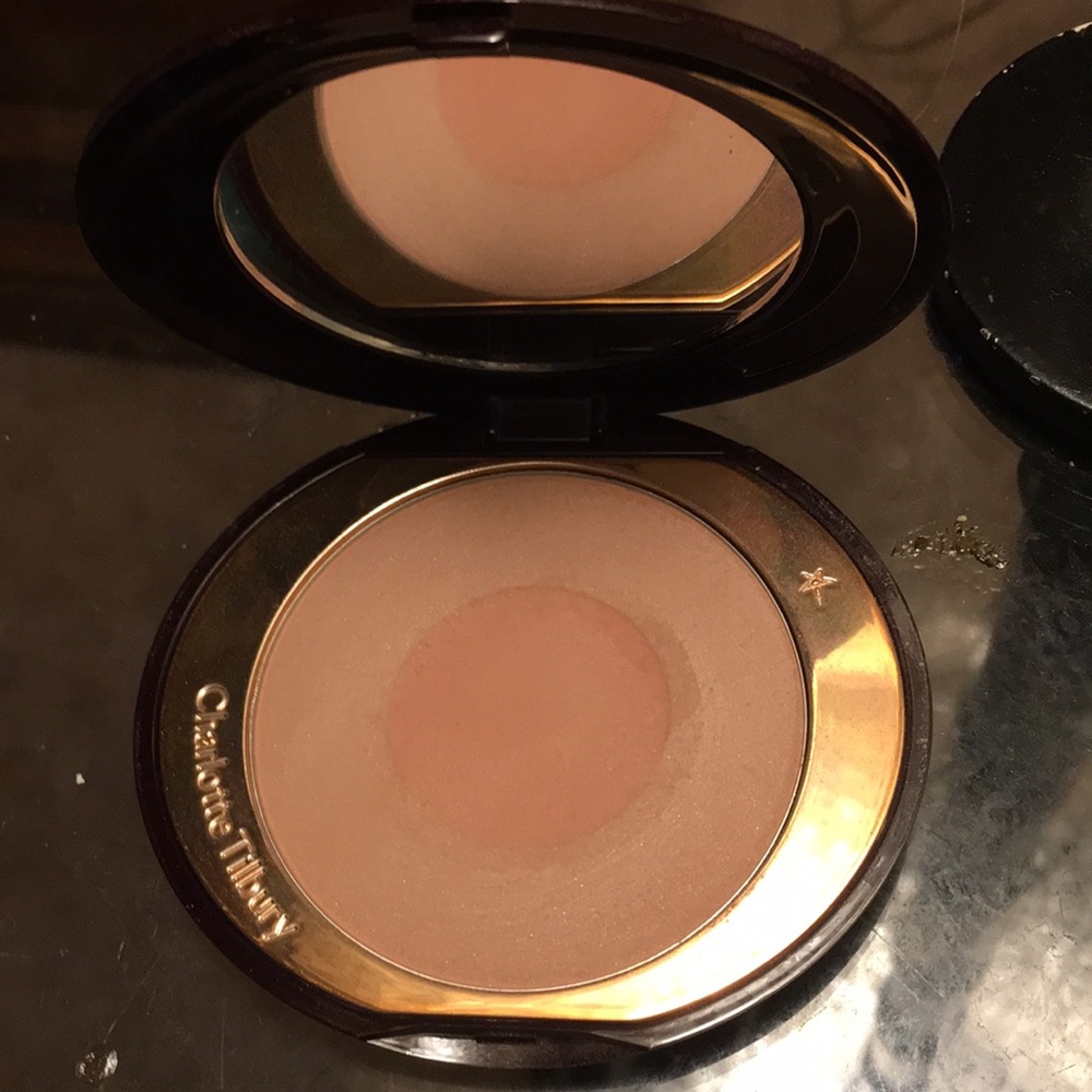 Charlotte Tilbury blush in the color first love
